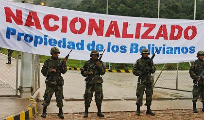 Soldados bolivianos ocupan yacimientos de gas y petróleo